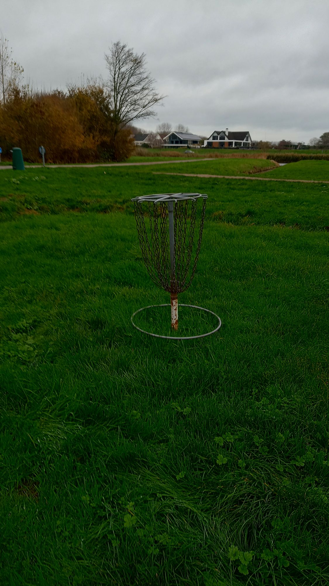 Hole 3 with its pants down