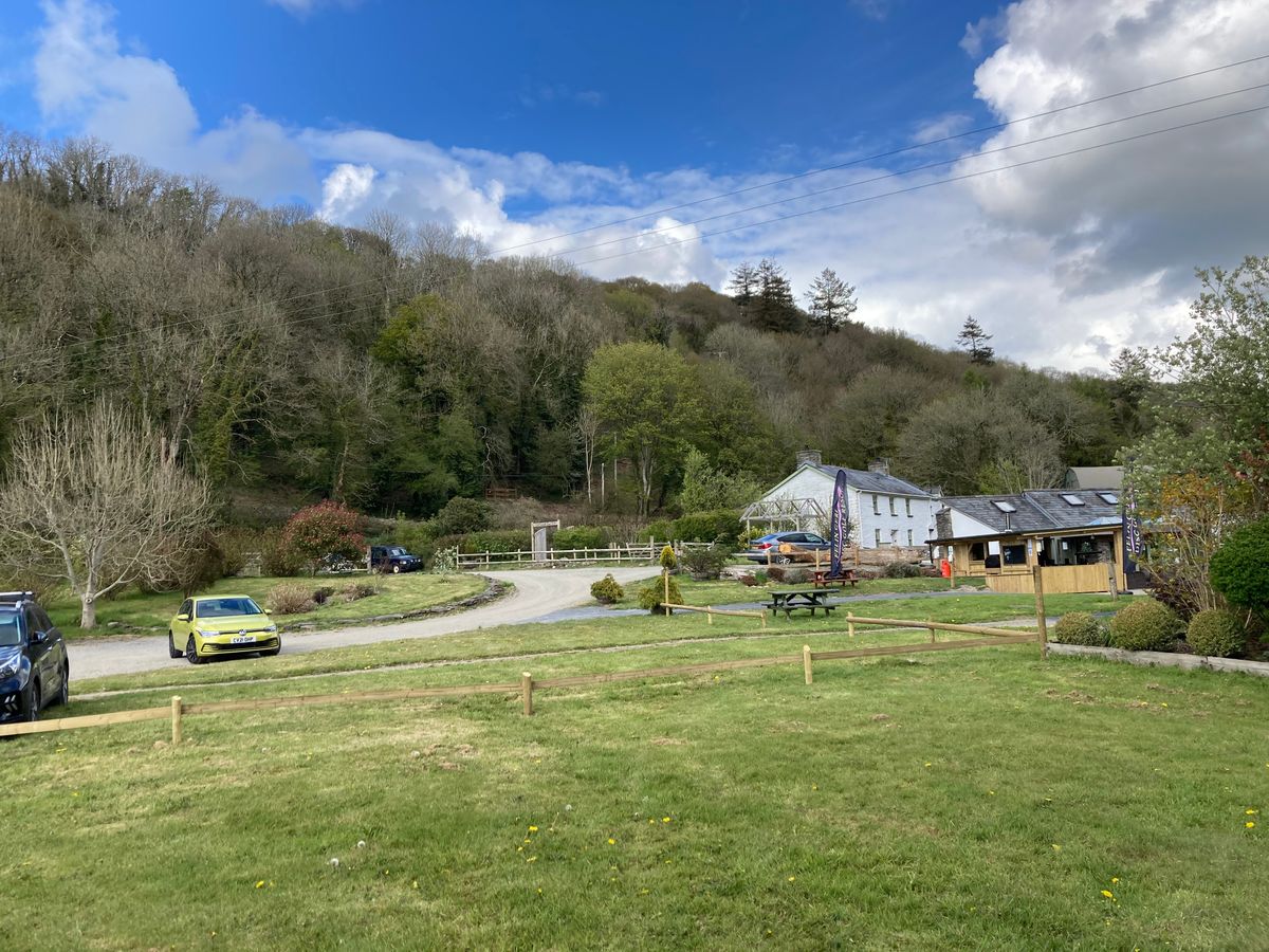 Car park and facilities (bar, toilet and tables)