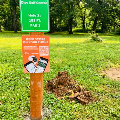 I had help from Waynesboro parks and rec putting in the information signs around the course today
