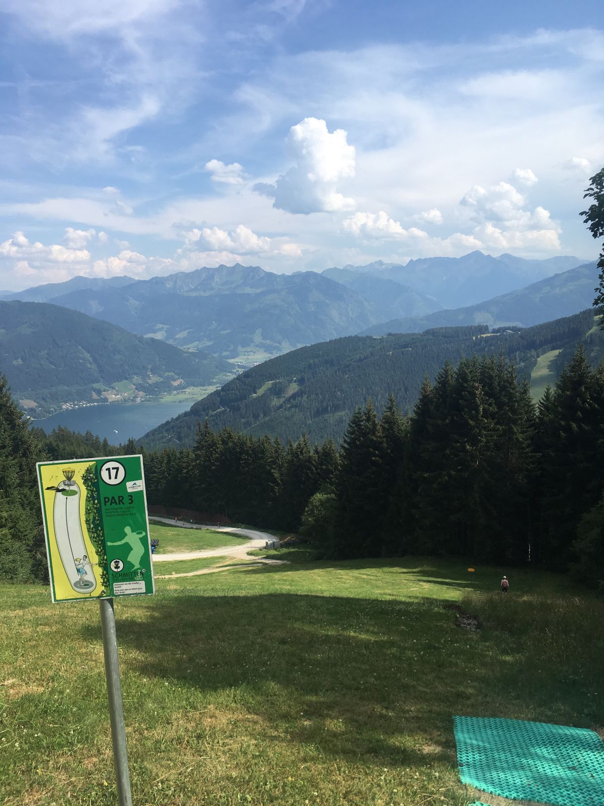 View of the lake (Zeller See) from the 17th tee. 
(July 2019)