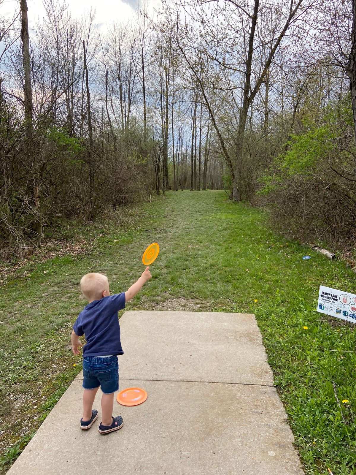 Tee of hole 6. 330 feet. 90 degree dogleg to the right after 135 feet.