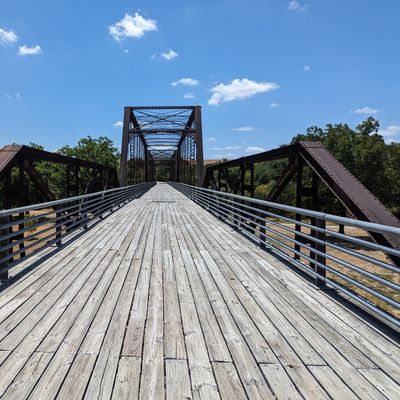 Hole 18 bridge teepad