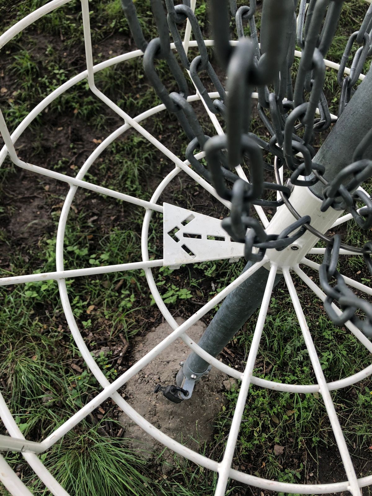 Arrows on baskets