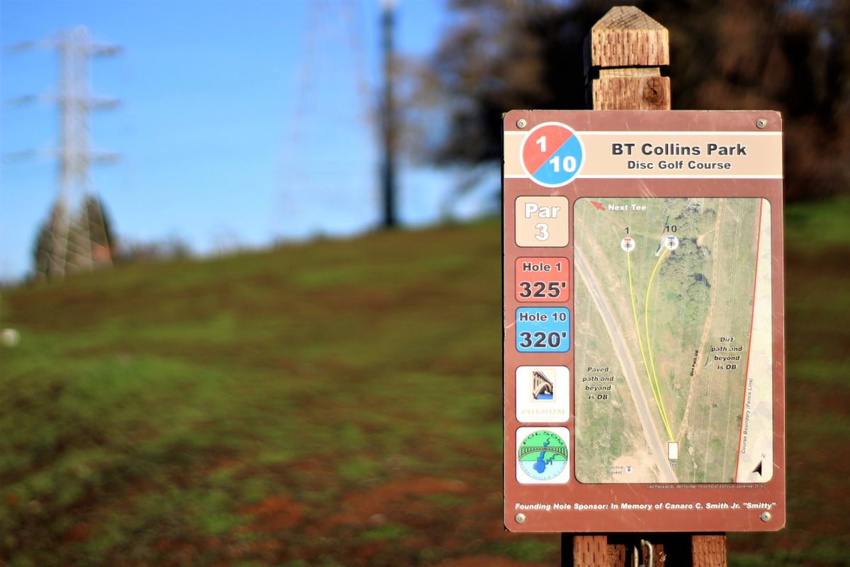 Hole 1/10 signage.