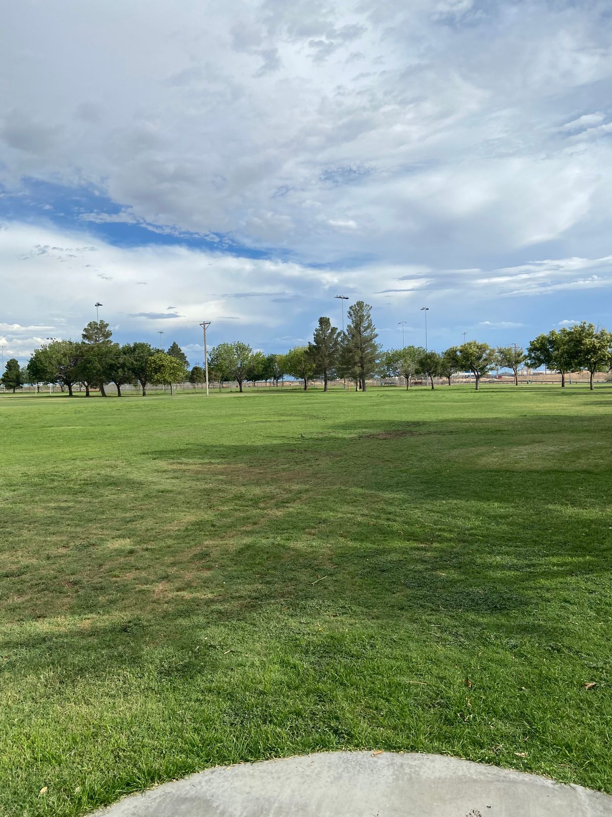 Hole 18 red poles are mandos