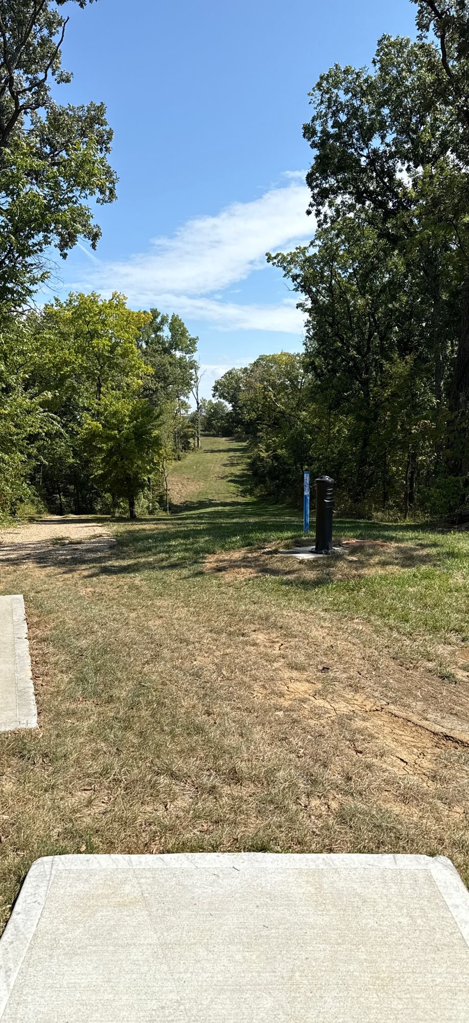 Hole 3  
No penalty for man made hazard 
Retee