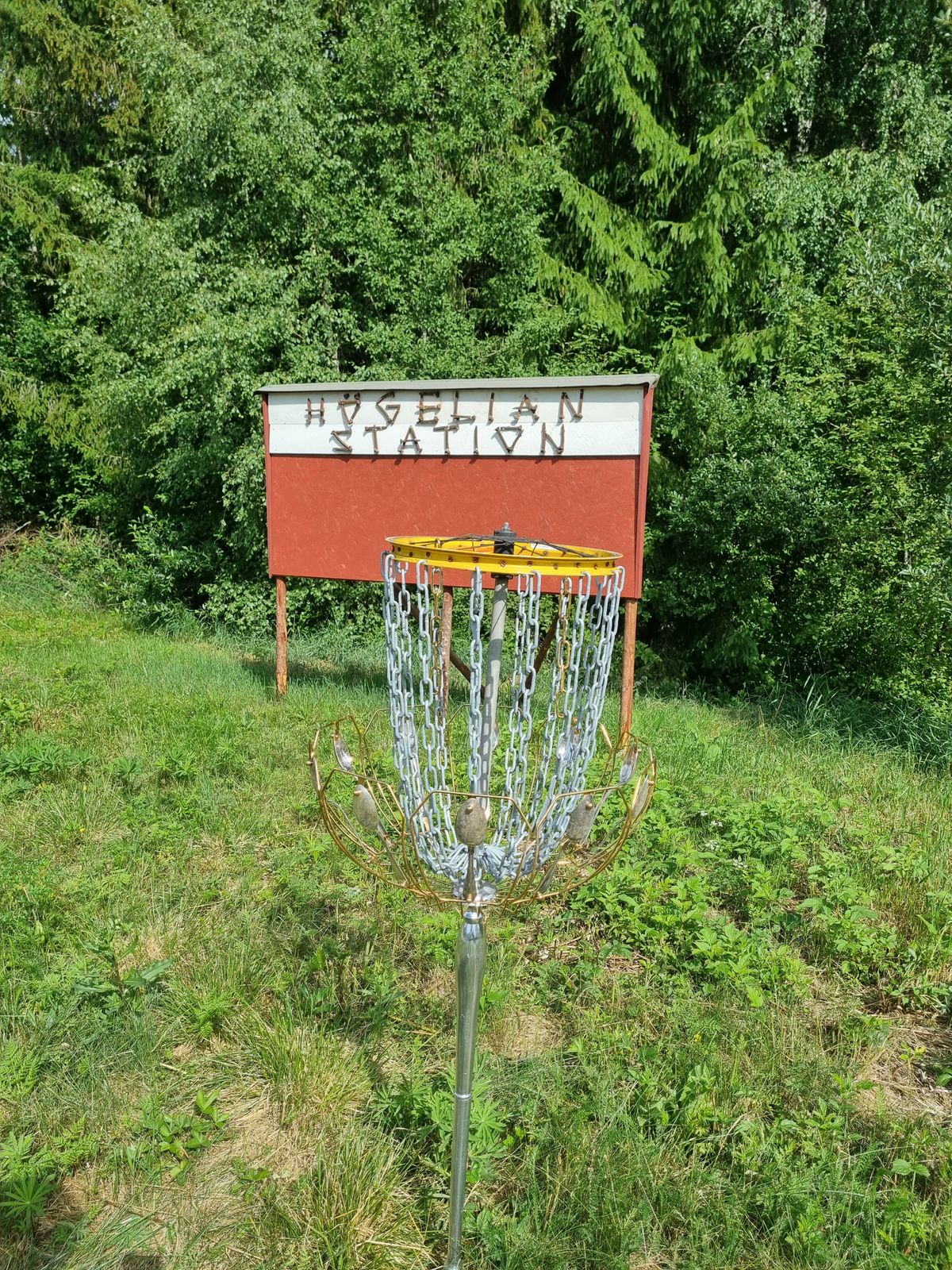 Do it yourself training basket and welcome sign.