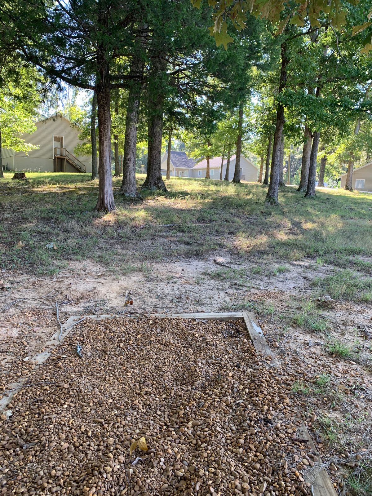 Hole 3 tee pad, gravel.