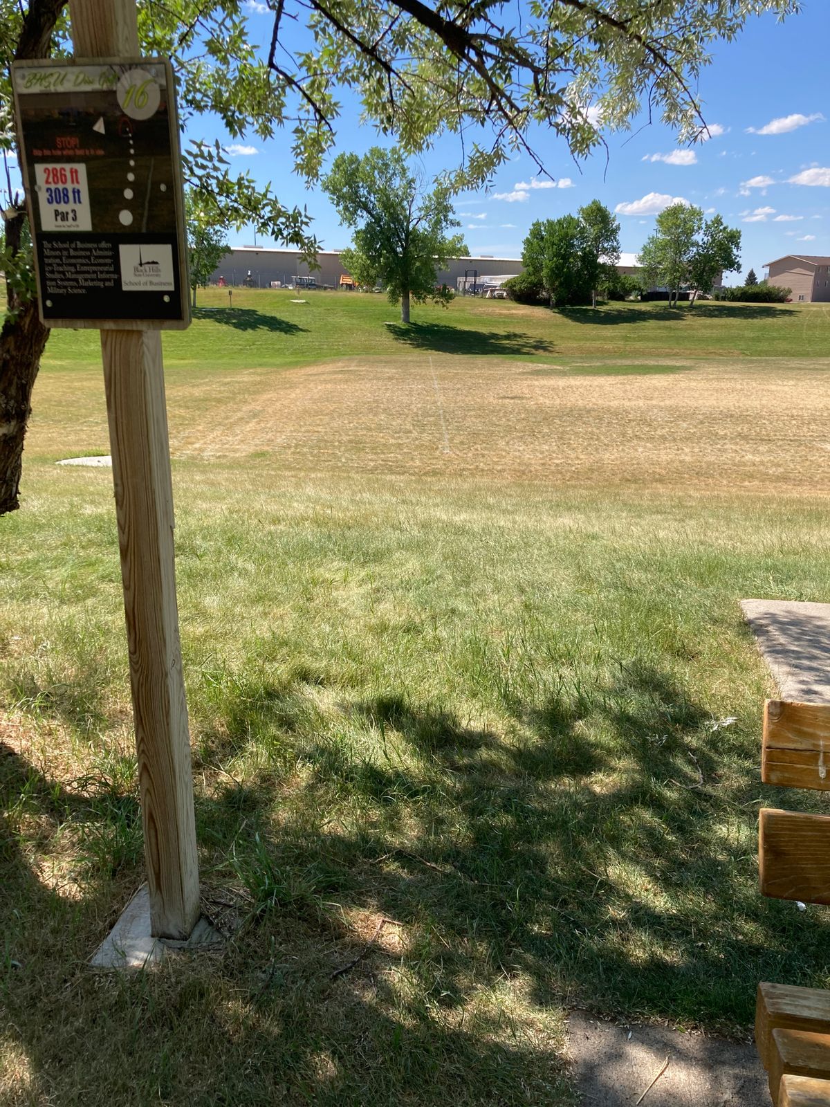Tee 16